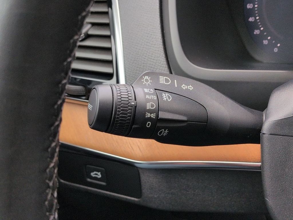 Thumbnail: 2024 Volvo XC90 - 32
