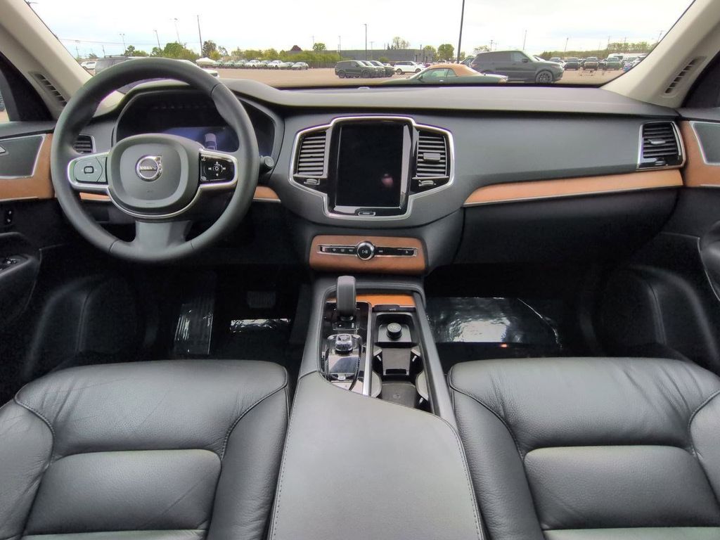 Thumbnail: 2024 Volvo XC90 - 10