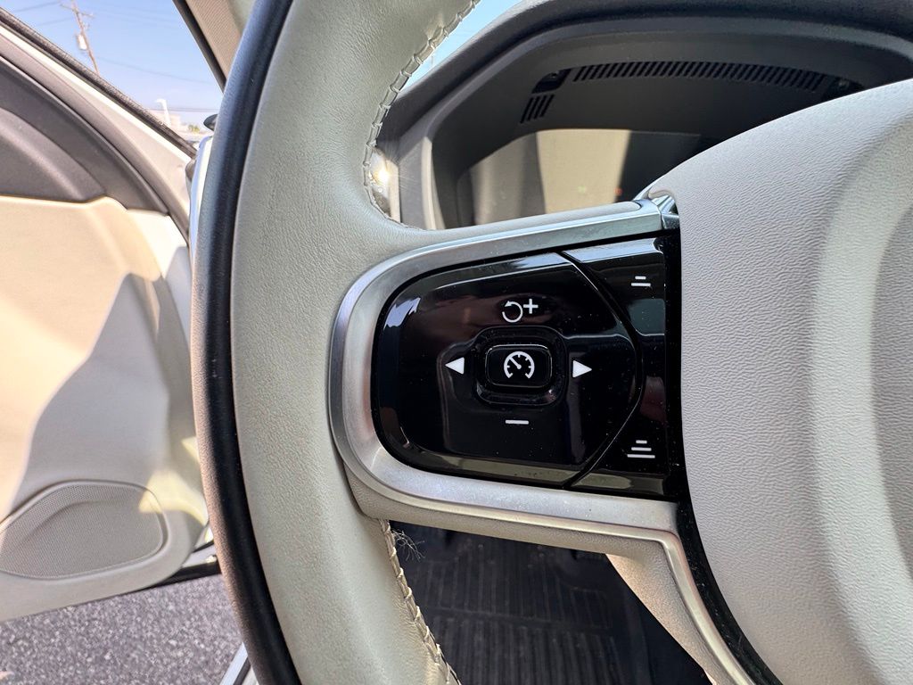Thumbnail: 2024 Volvo XC60 - 22