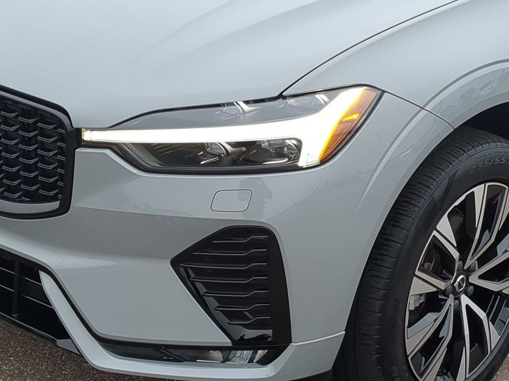 Thumbnail: 2024 Volvo XC60 - 21
