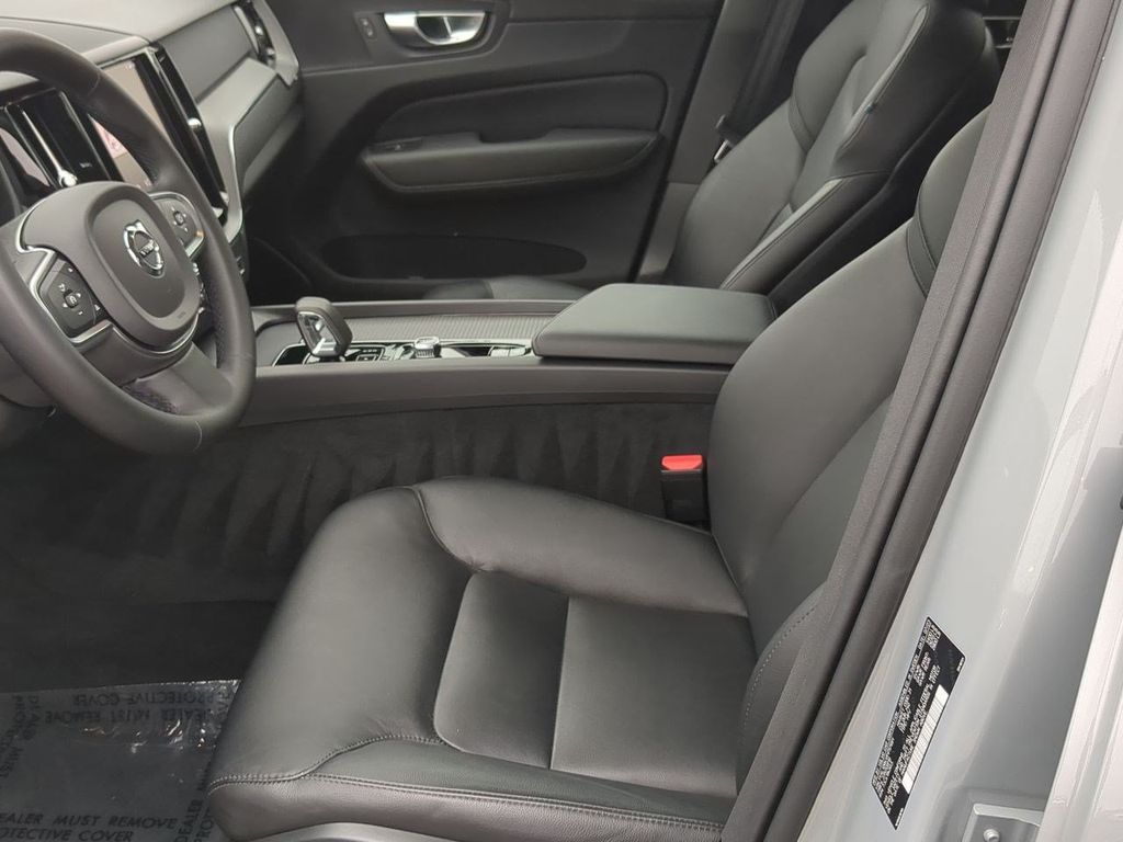 Thumbnail: 2024 Volvo XC60 - 10