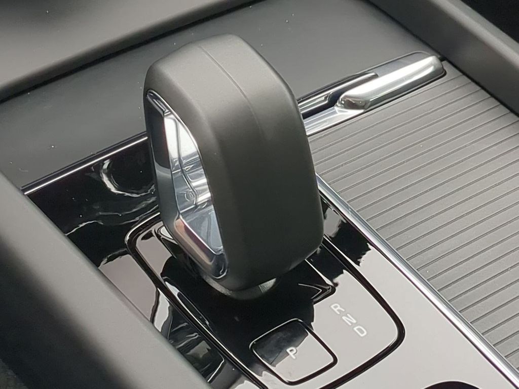 Thumbnail: 2024 Volvo XC60 - 15