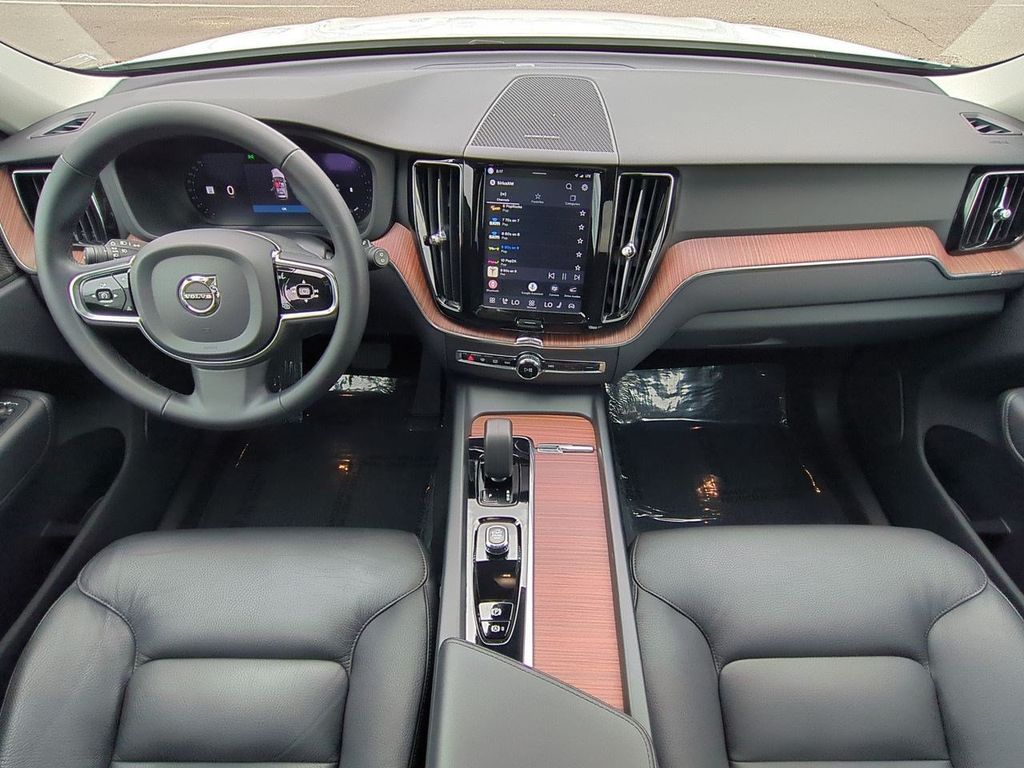 Thumbnail: 2024 Volvo XC60 - 10