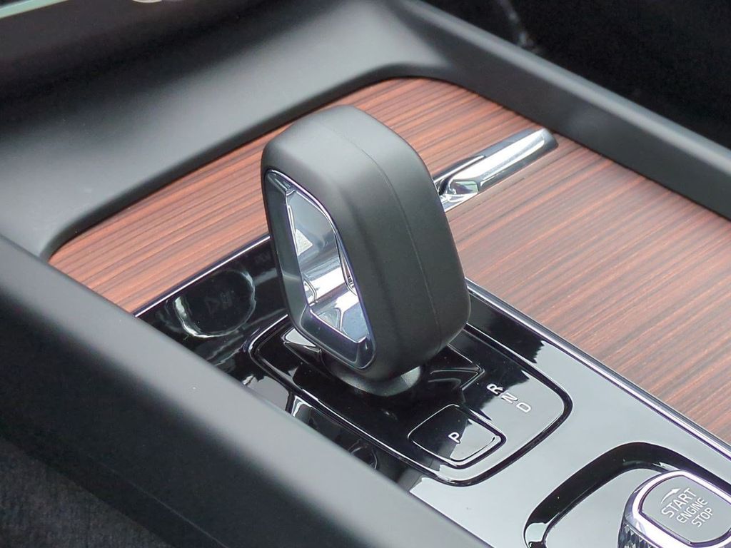 Thumbnail: 2024 Volvo XC60 - 16