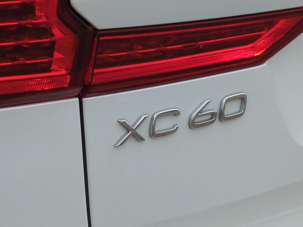 Thumbnail: 2024 Volvo XC60 - 25