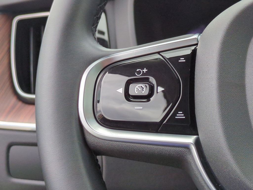 Thumbnail: 2024 Volvo XC60 - 31