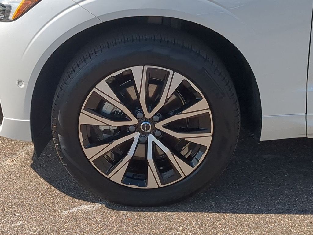 Thumbnail: 2024 Volvo XC60 - 8