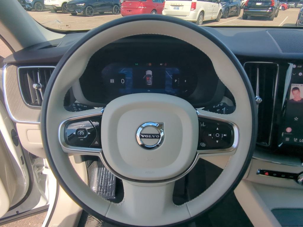 Thumbnail: 2024 Volvo XC60 - 13