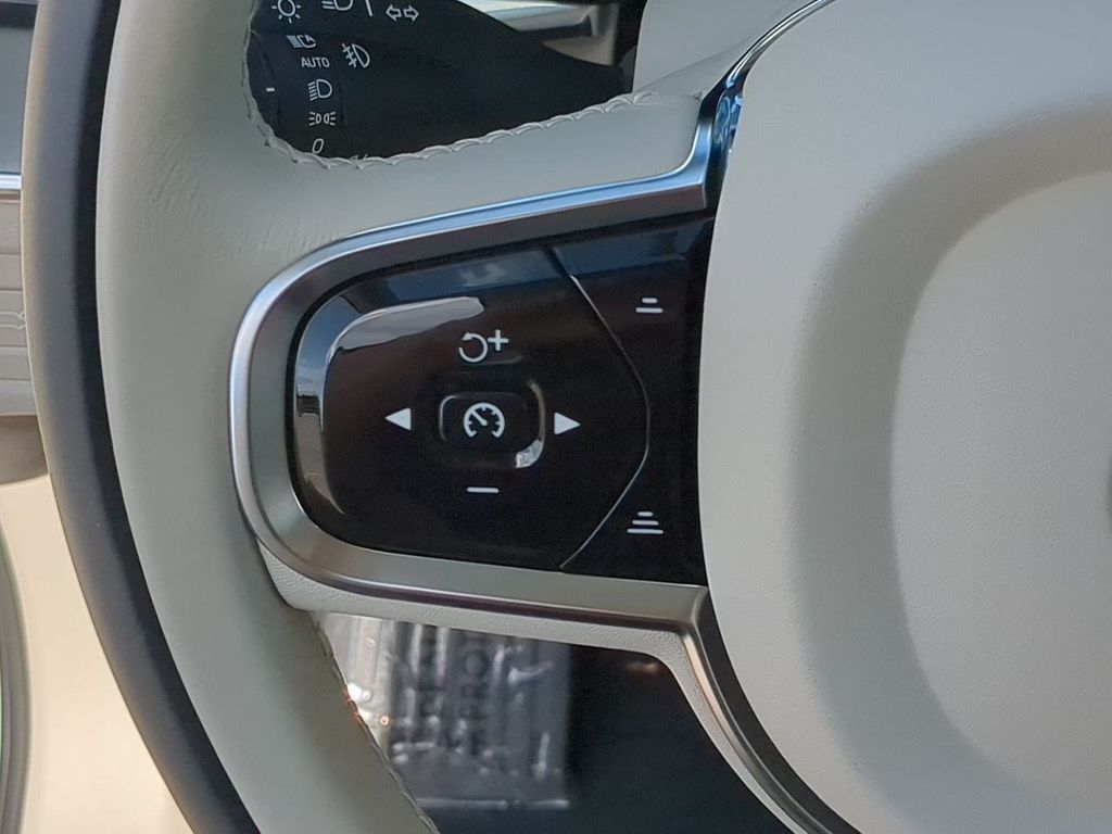 Thumbnail: 2024 Volvo XC60 - 27