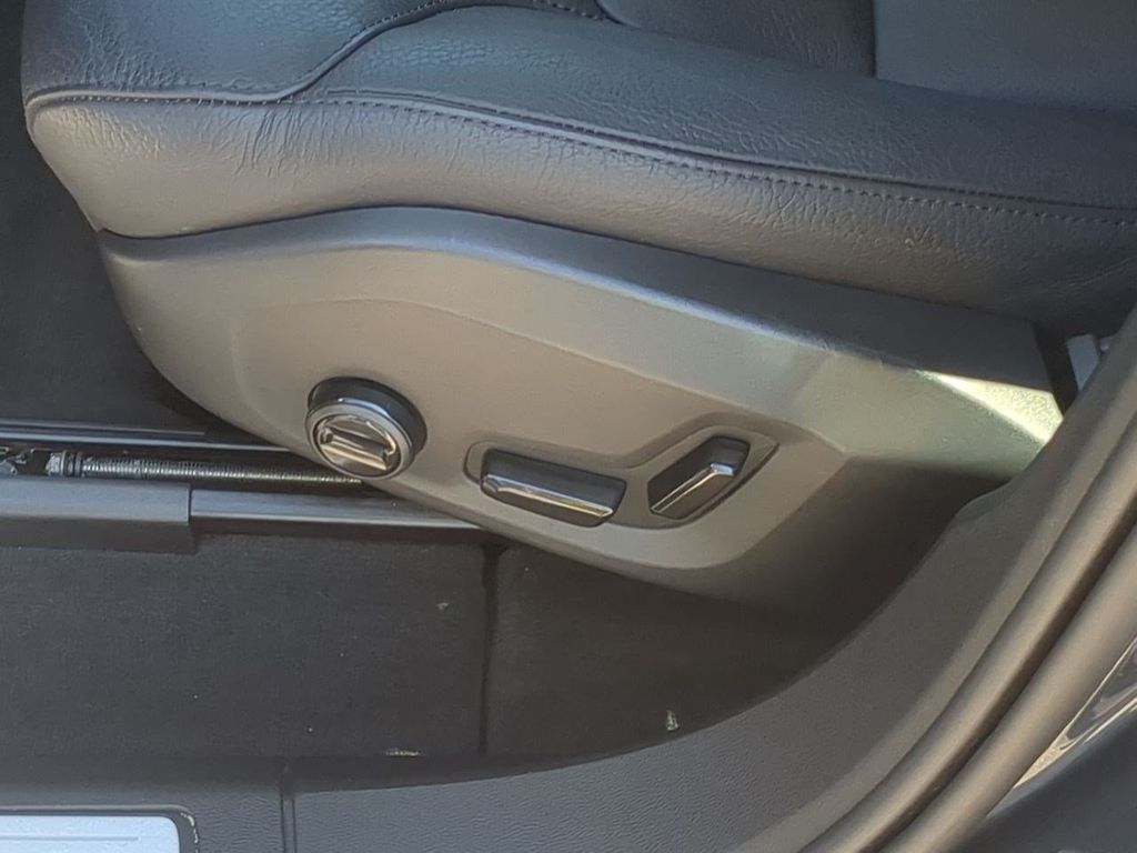 Thumbnail: 2024 Volvo XC60 - 23