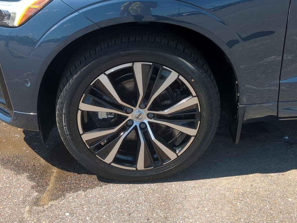 Thumbnail: 2024 Volvo XC60 - 8