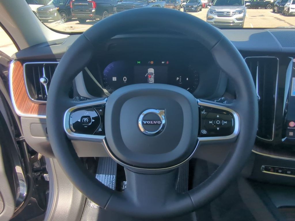 Thumbnail: 2024 Volvo XC60 - 13