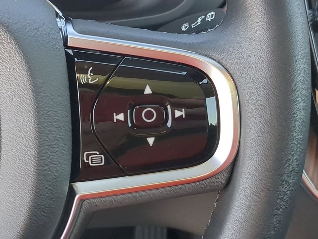 Thumbnail: 2024 Volvo XC60 - 27