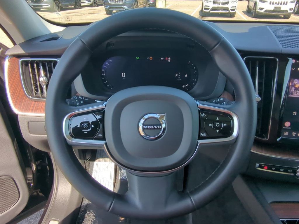Thumbnail: 2024 Volvo XC60 - 13