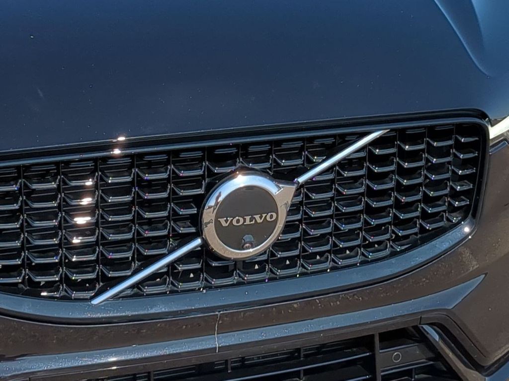 Thumbnail: 2024 Volvo XC60 - 18