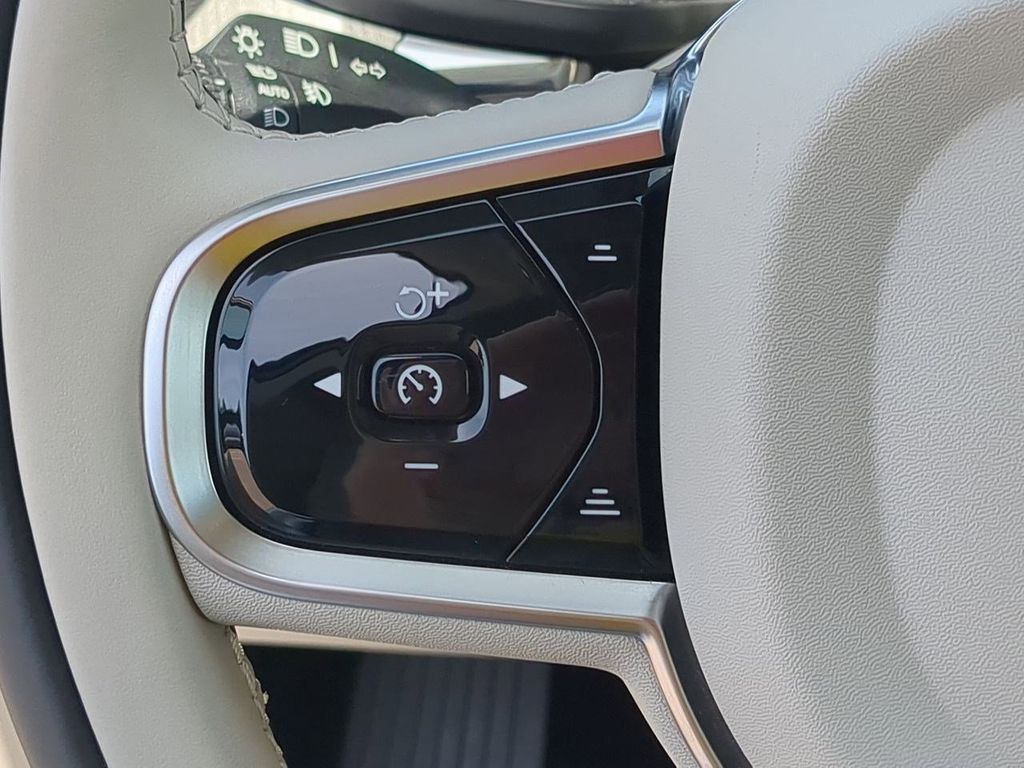 Thumbnail: 2024 Volvo XC60 - 25