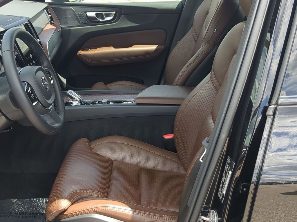 Thumbnail: 2024 Volvo XC60 - 10