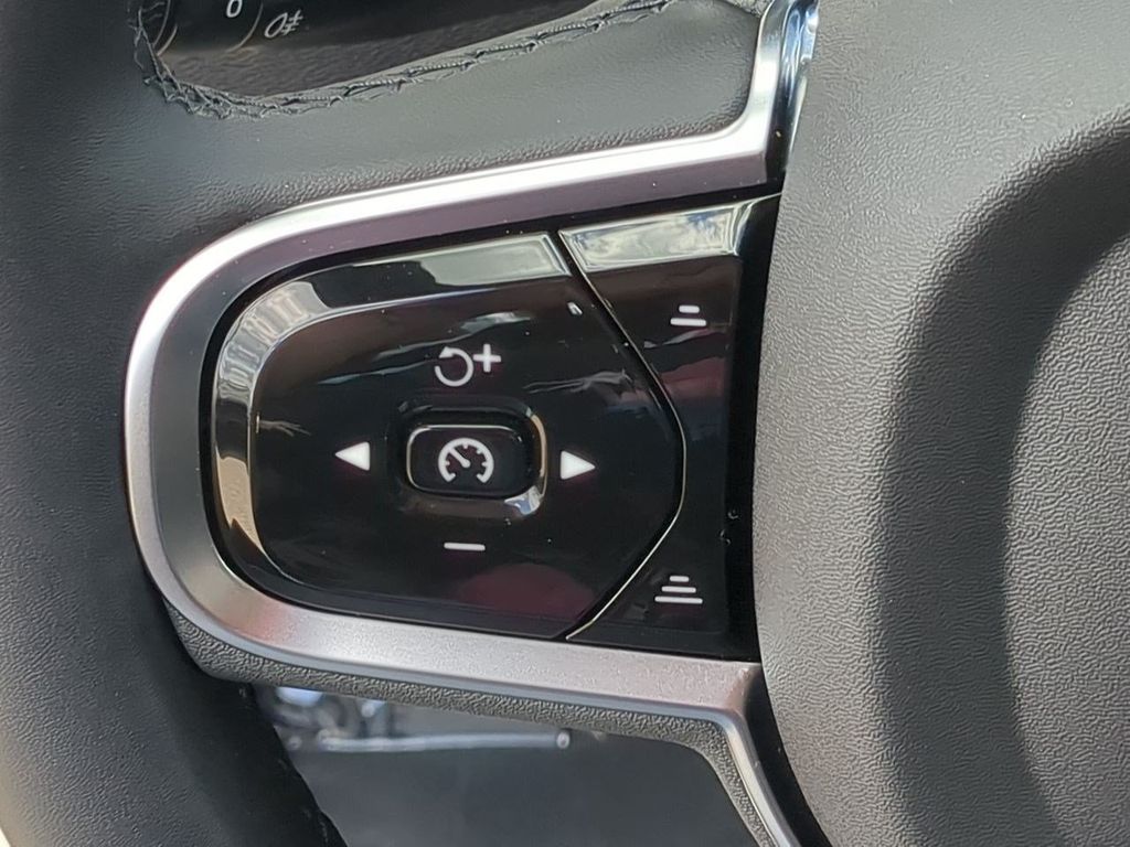 Thumbnail: 2024 Volvo XC60 - 26