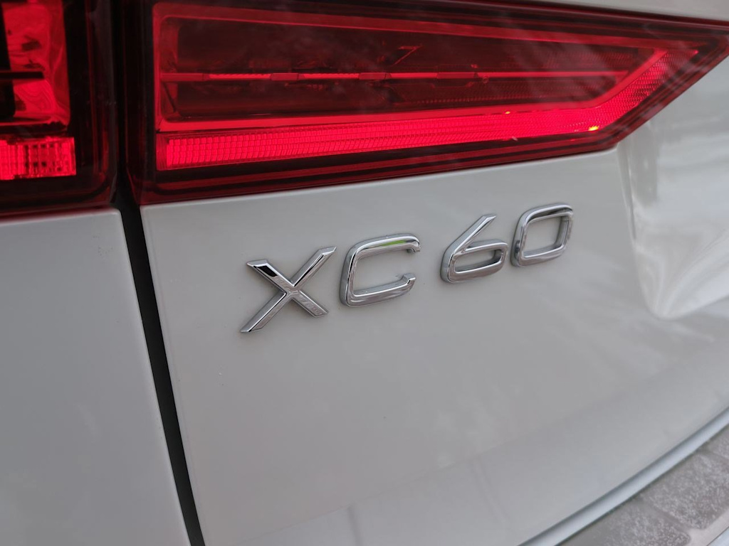 2023 Volvo XC60 B5 Plus 7