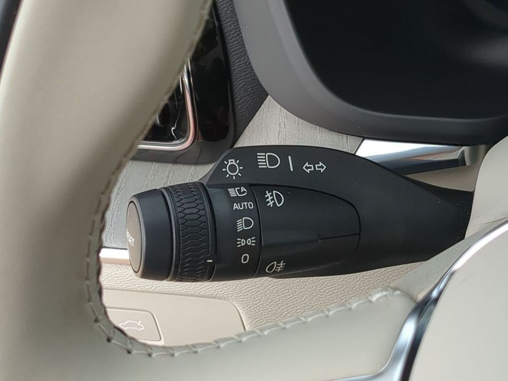 Thumbnail: 2023 Volvo XC60 - 28