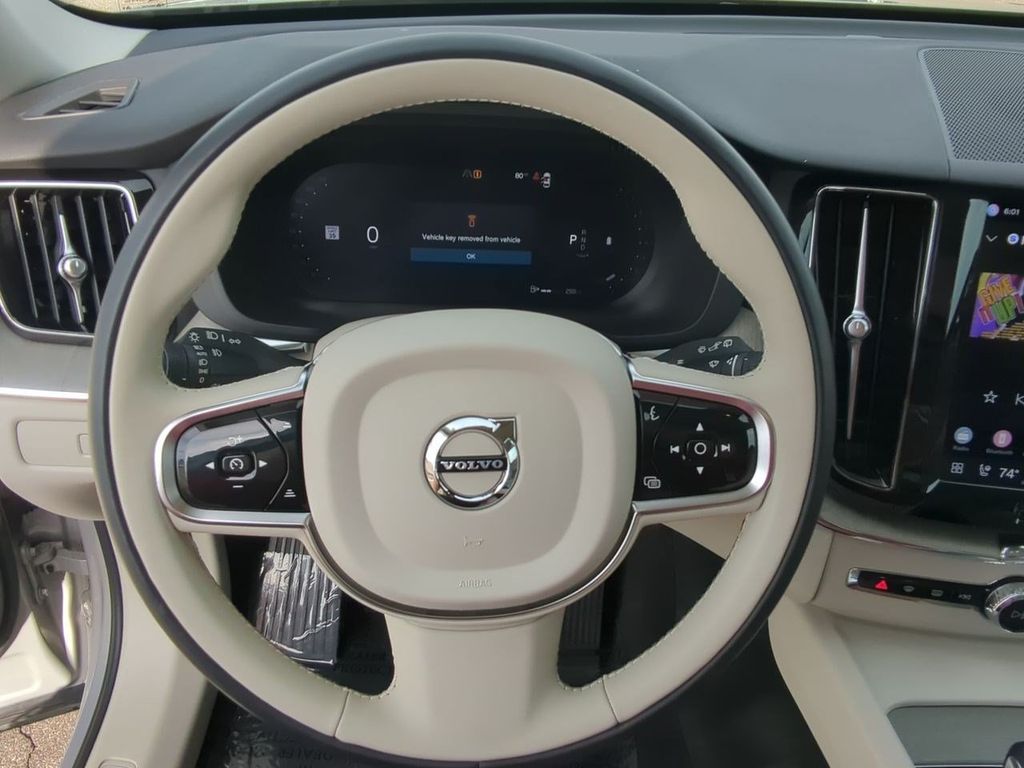 Thumbnail: 2023 Volvo XC60 - 13