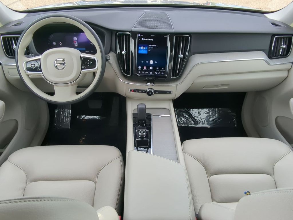 Thumbnail: 2023 Volvo XC60 - 9