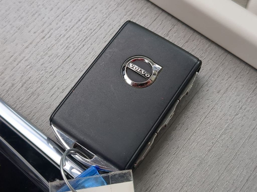 Thumbnail: 2023 Volvo XC60 - 32