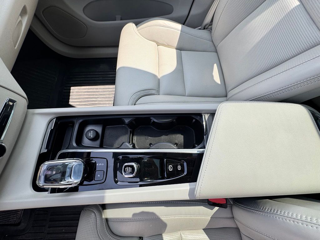 Thumbnail: 2023 Volvo XC60 - 9