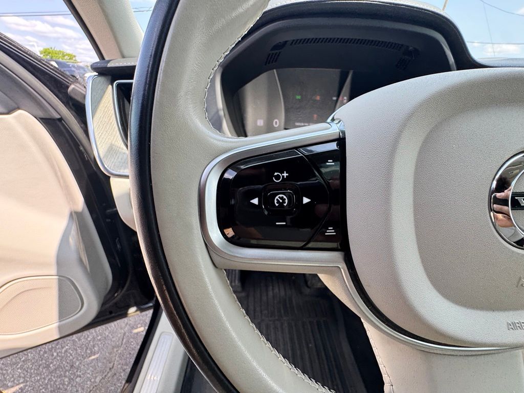 Thumbnail: 2023 Volvo XC60 - 22