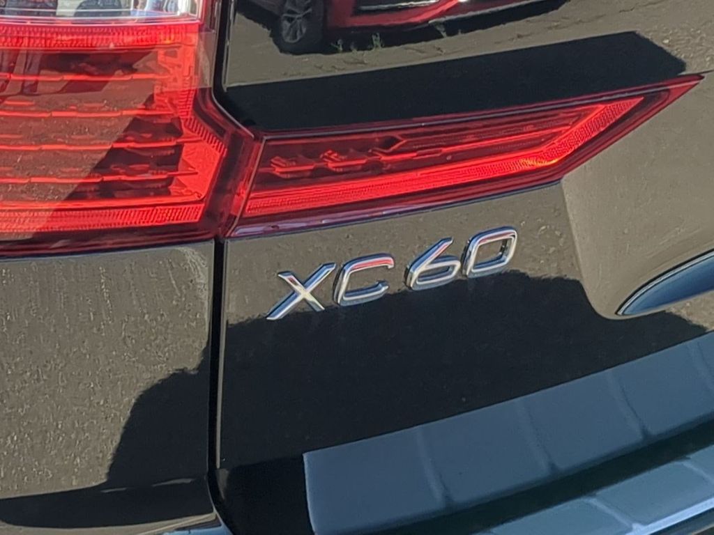 Thumbnail: 2023 Volvo XC60 - 21