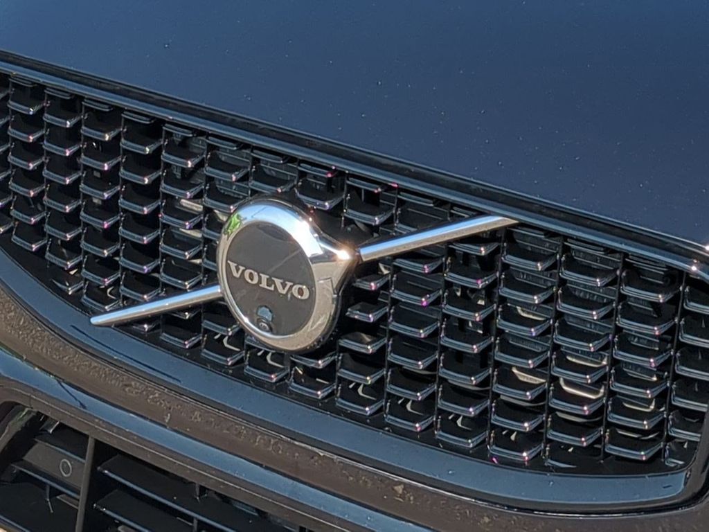Thumbnail: 2023 Volvo XC60 - 7