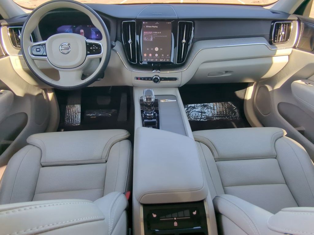 Thumbnail: 2023 Volvo XC60 - 9