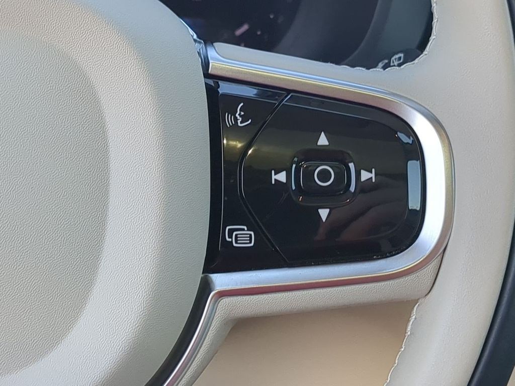 Thumbnail: 2023 Volvo XC60 - 26