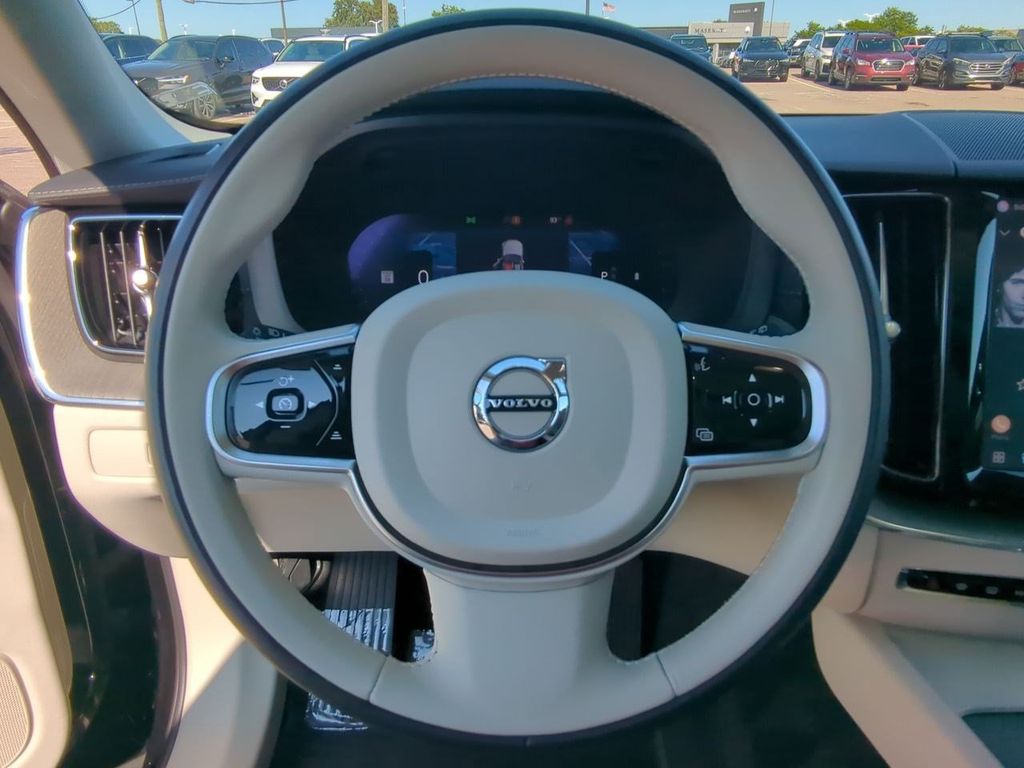Thumbnail: 2023 Volvo XC60 - 13