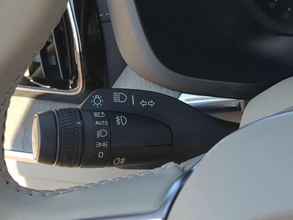 Thumbnail: 2023 Volvo XC60 - 28