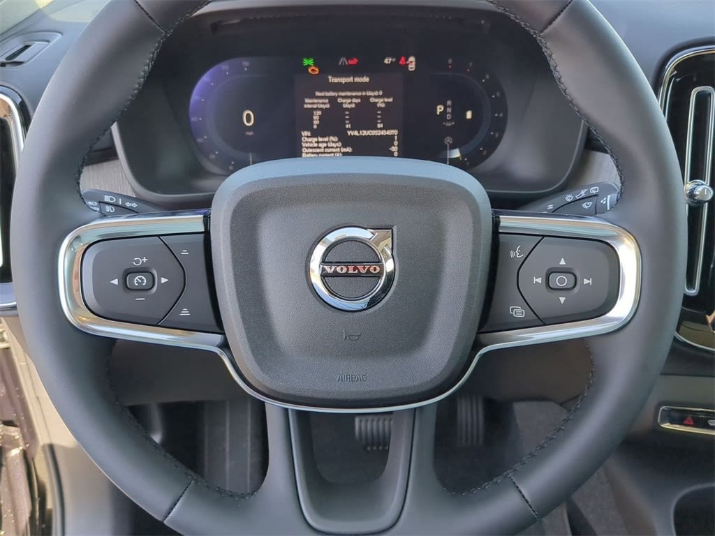 Thumbnail: 2025 Volvo XC40 - 29