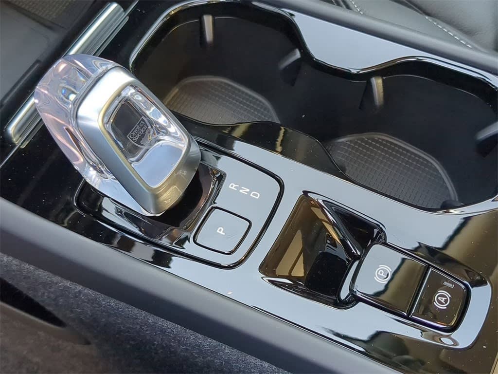 Thumbnail: 2025 Volvo XC40 - 15