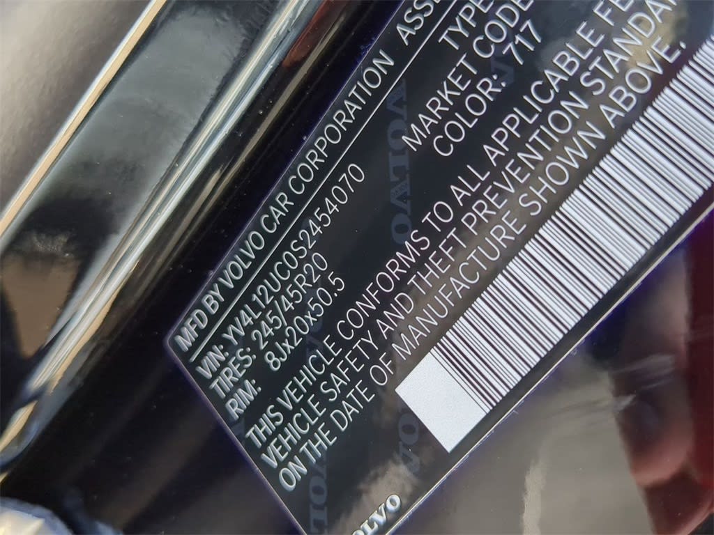 Thumbnail: 2025 Volvo XC40 - 18