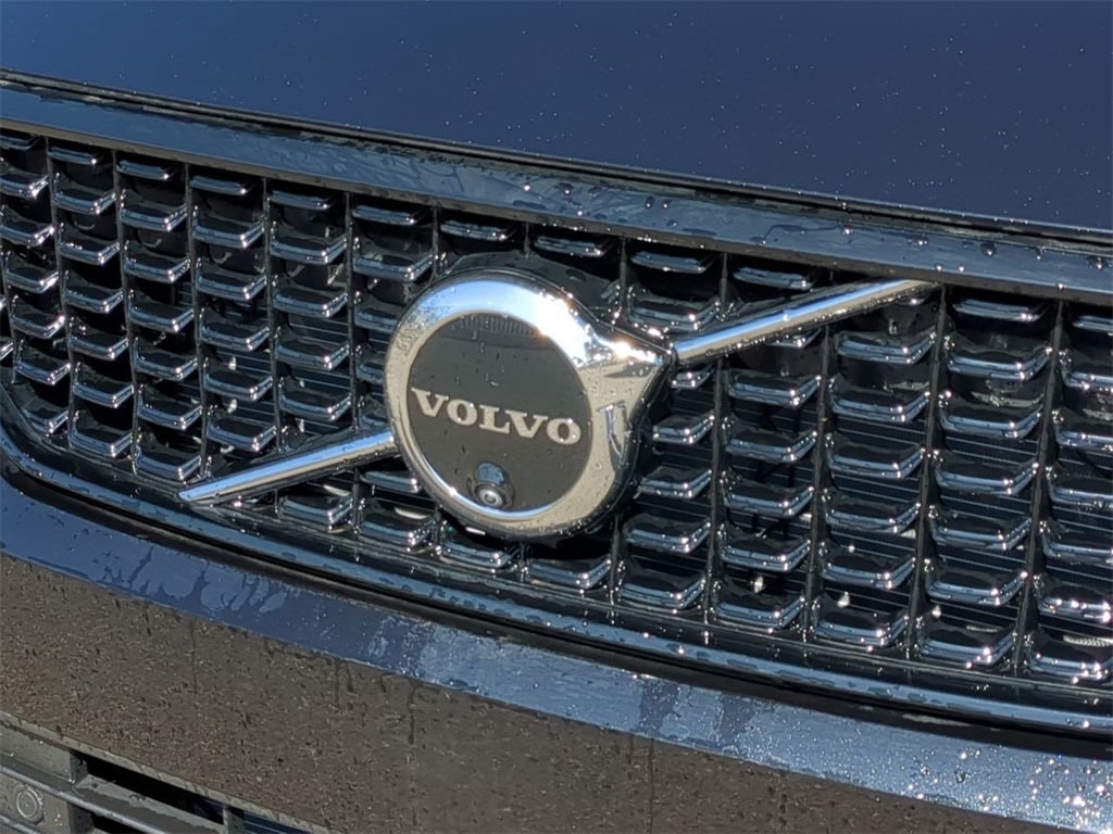 Thumbnail: 2025 Volvo XC40 - 7