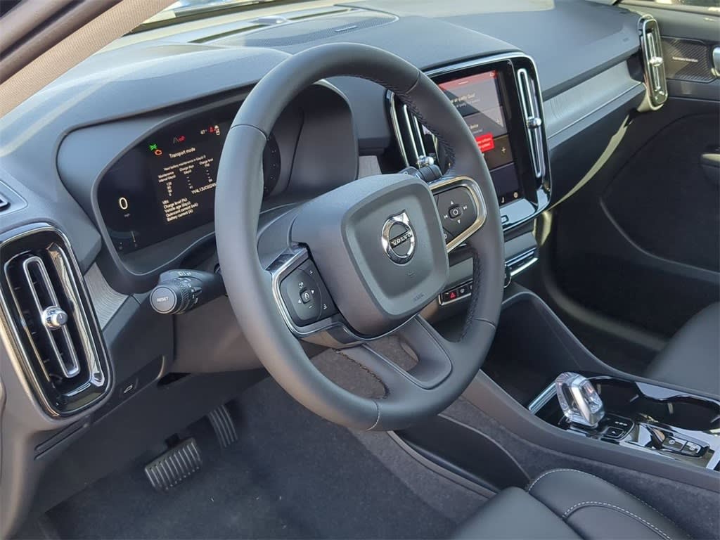 Thumbnail: 2025 Volvo XC40 - 2