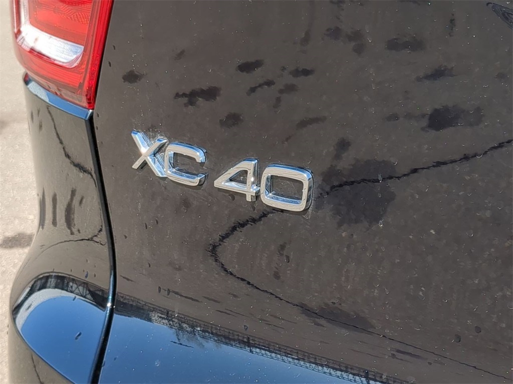 Thumbnail: 2025 Volvo XC40 - 23