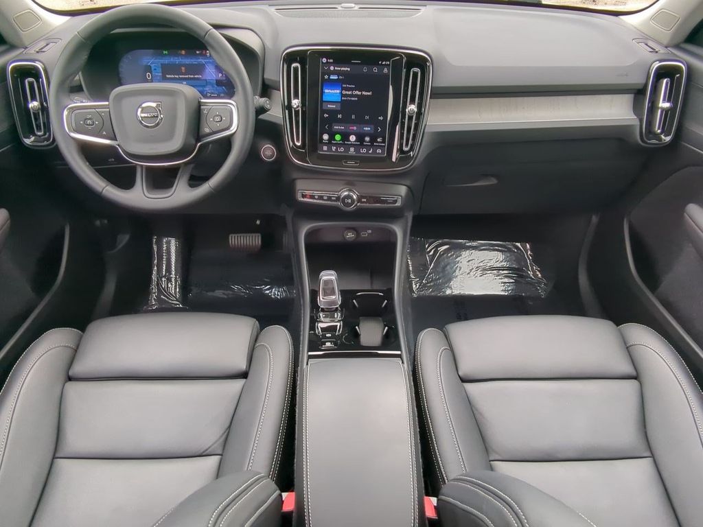 Thumbnail: 2026 Volvo XC40 - 9