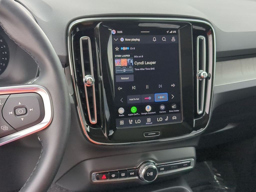 Thumbnail: 2026 Volvo XC40 - 14