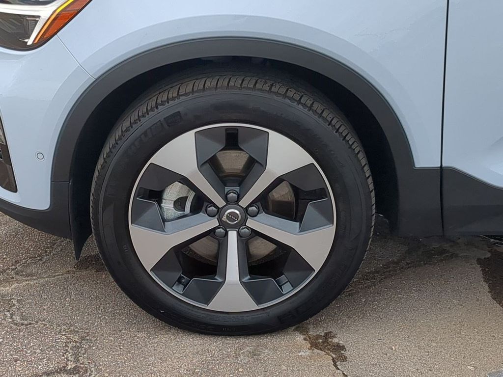Thumbnail: 2026 Volvo XC40 - 8