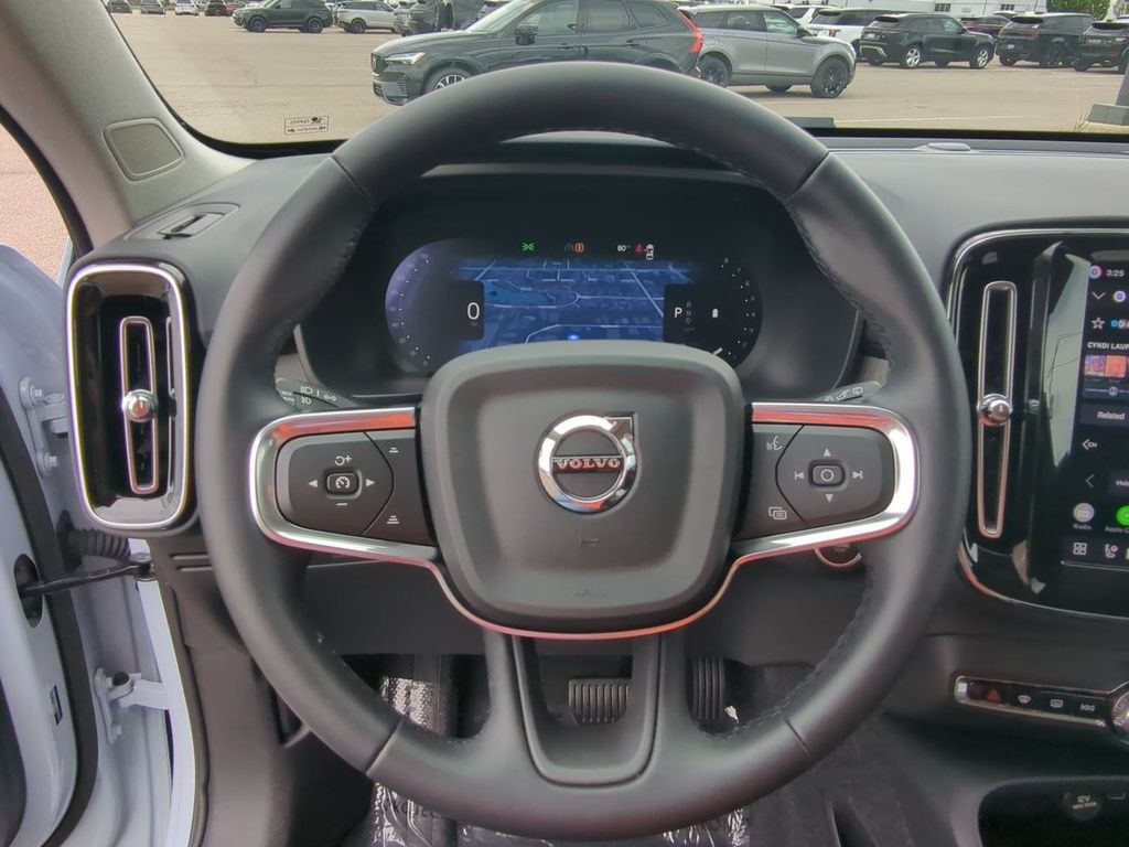 Thumbnail: 2026 Volvo XC40 - 13