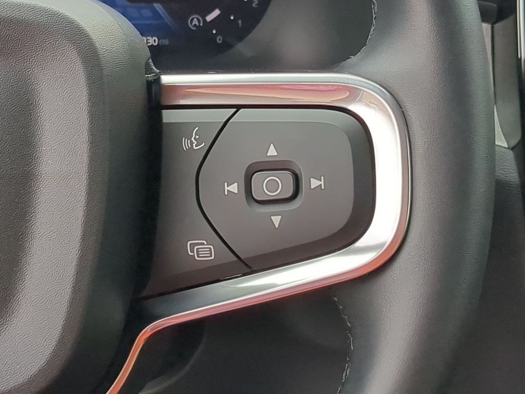 Thumbnail: 2026 Volvo XC40 - 26