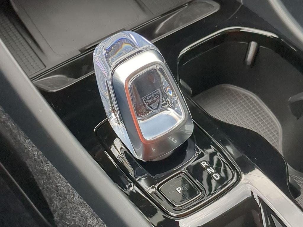 Thumbnail: 2026 Volvo XC40 - 15