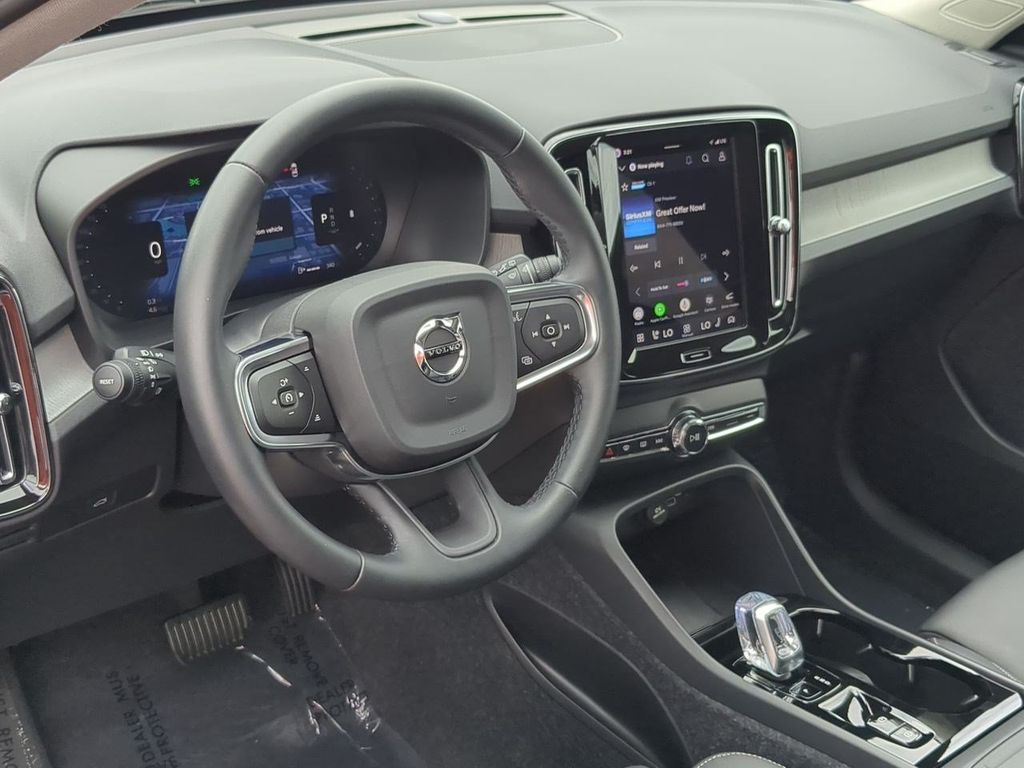 Thumbnail: 2026 Volvo XC40 - 2
