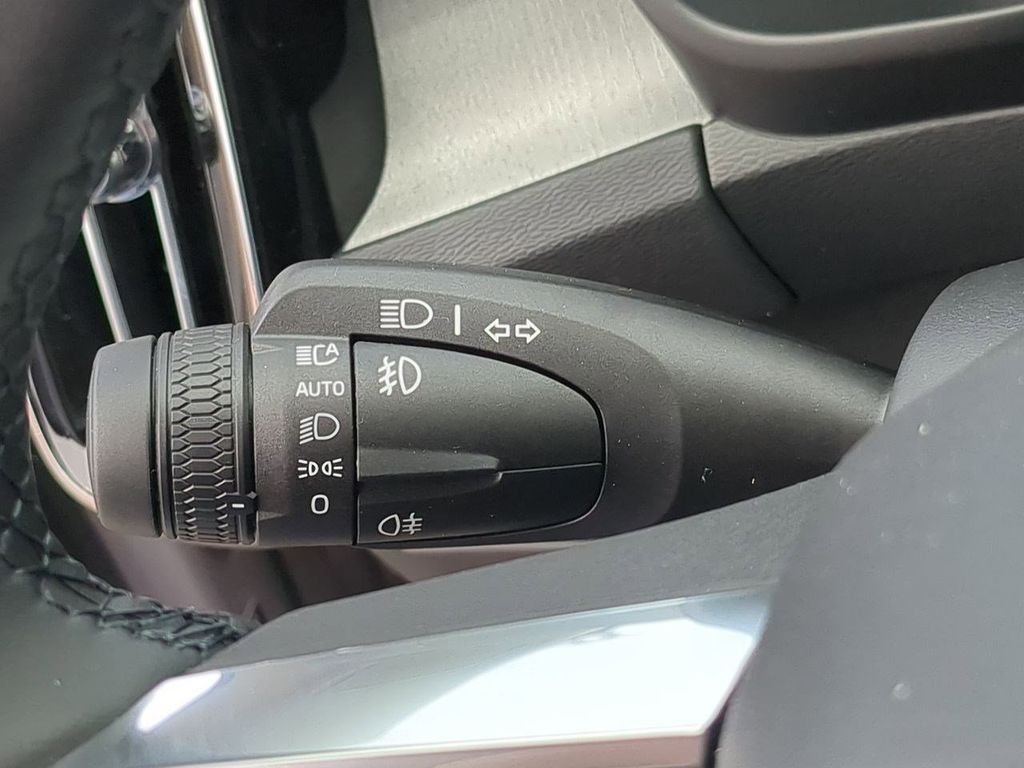 Thumbnail: 2026 Volvo XC40 - 16