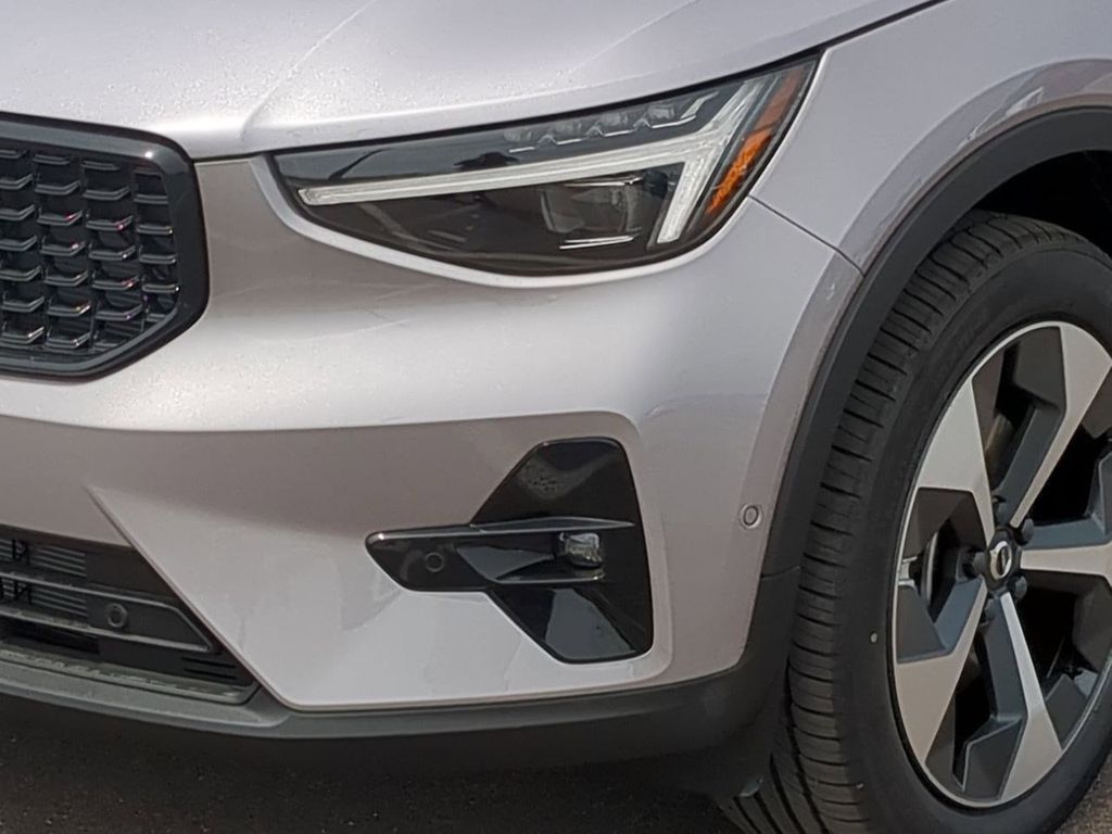 Thumbnail: 2026 Volvo XC40 - 22